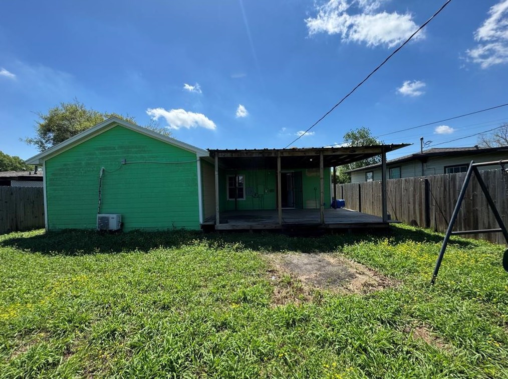 10121 Fairfax St, Houston TX  77029-2728 exterior