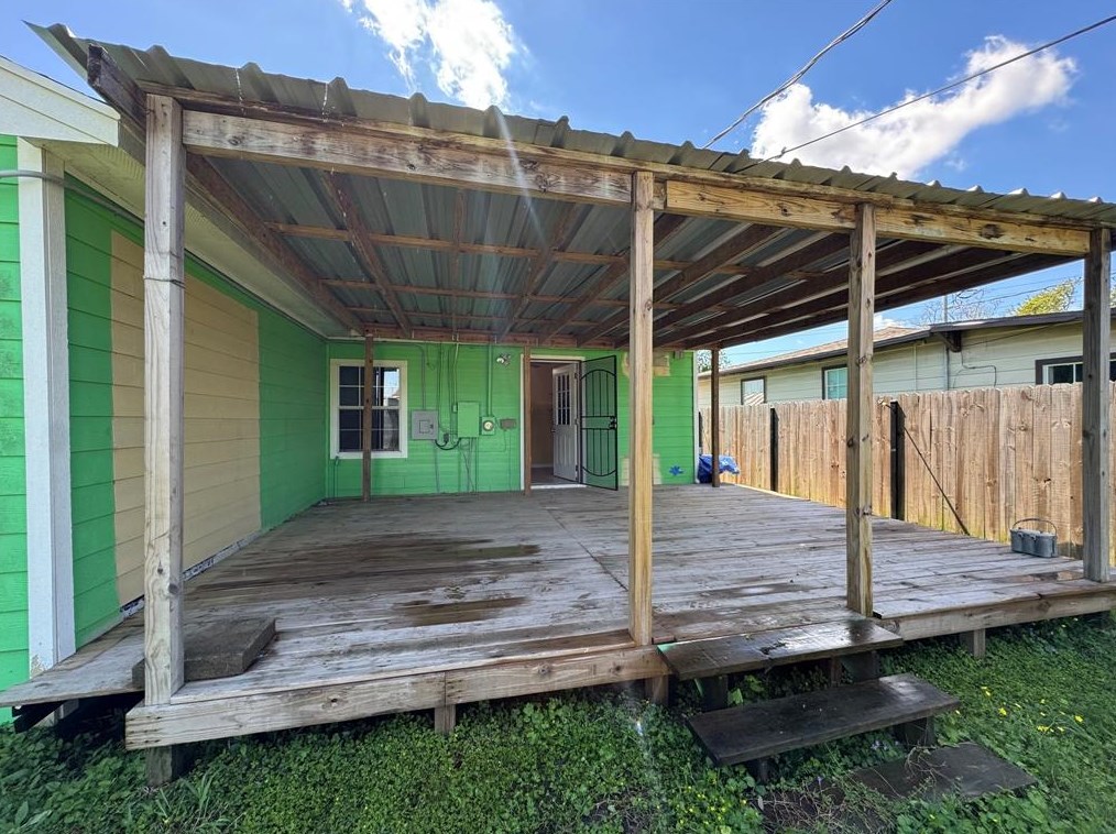 10121 Fairfax St, Houston TX  77029-2728 exterior