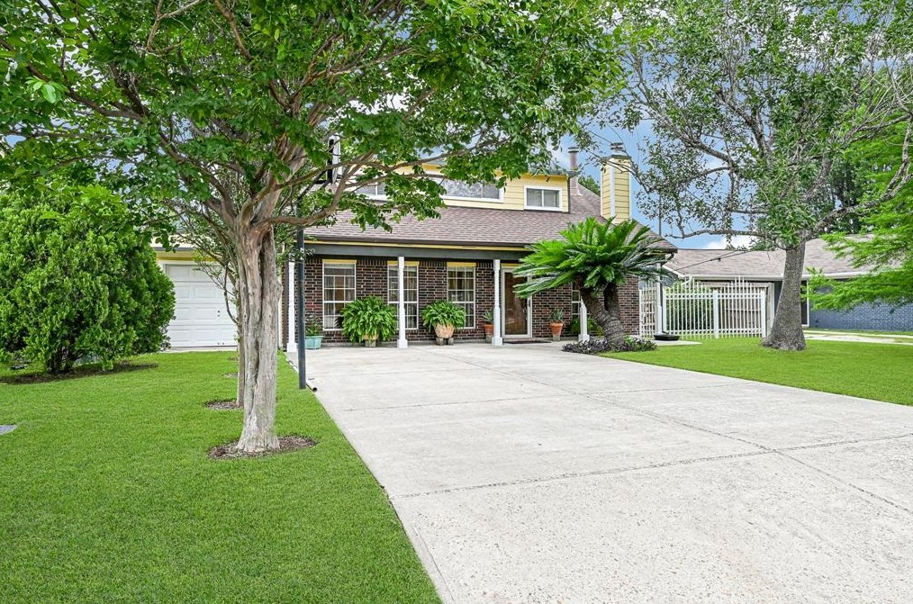 17107 Folsom Dr, Houston, TX 77049-1115