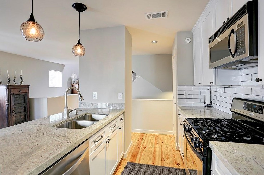 658 Lester St, Houston TX 77007-5223 exterior