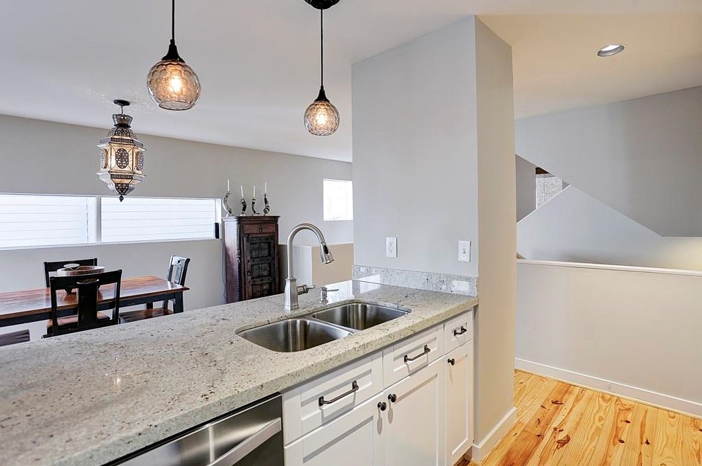 658 Lester St, Houston TX 77007-5223 exterior