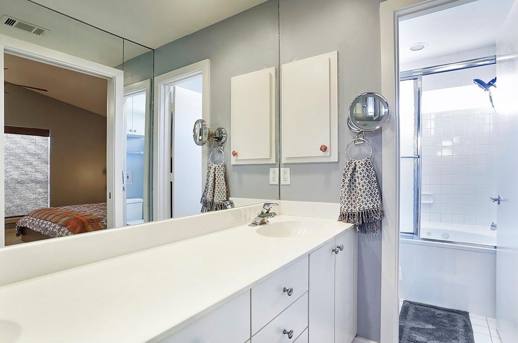 658 Lester St, Houston TX 77007-5223 exterior