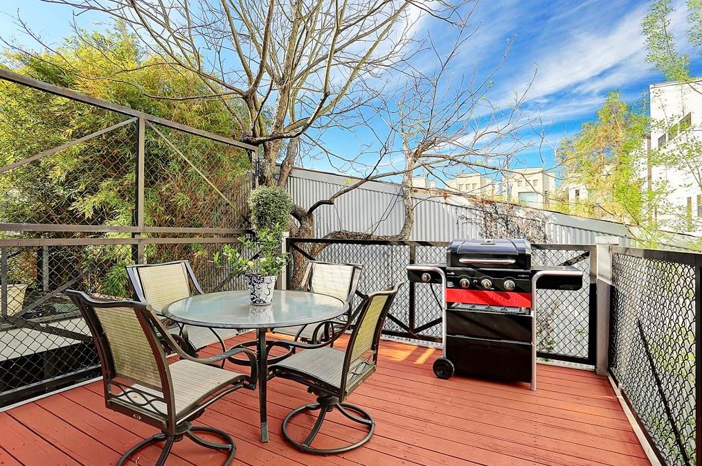 658 Lester St, Houston TX 77007-5223 exterior