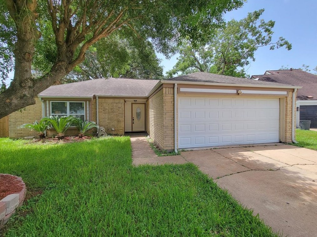 10010 Sagecanyon Dr, Houston, TX 77089