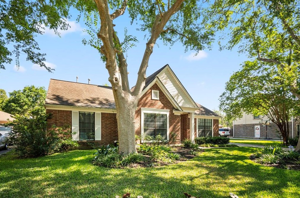 2014 Catamaran Dr, League City, TX 77573-6931