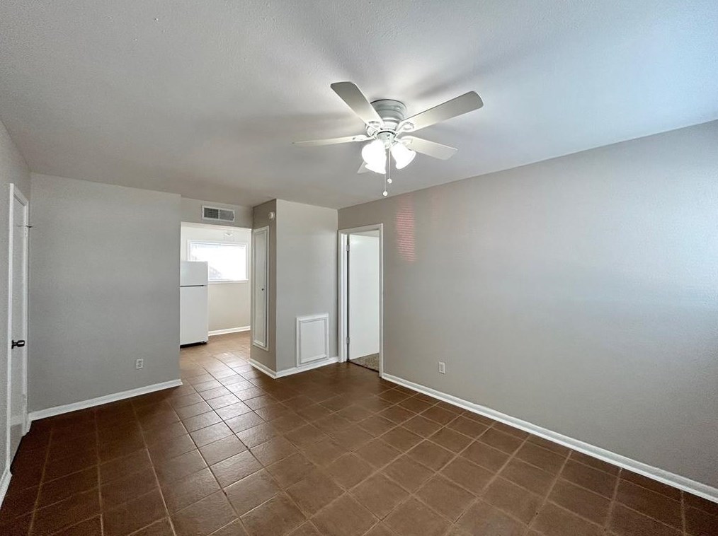 1149 N Durham Dr #18, Houston, TX 77008