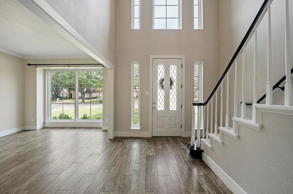 1007 Crossroads Dr, Houston, TX 77079-5017