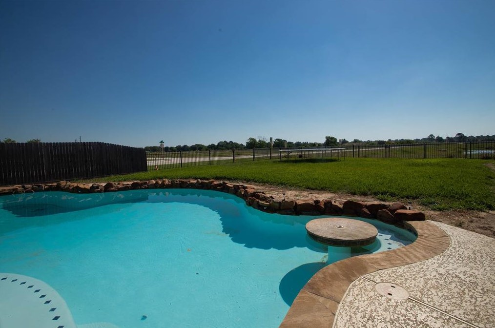 22422 Bridgestone Ridge Dr, Spring, TX 77388-3551