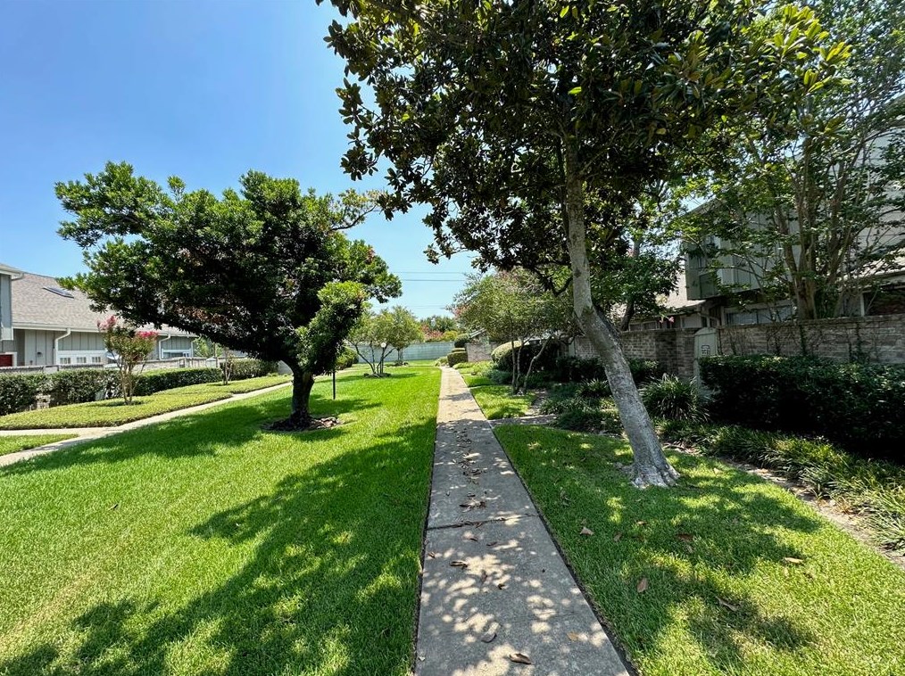 12940 Greenway Chase Ct, Houston, TX 77072-2185