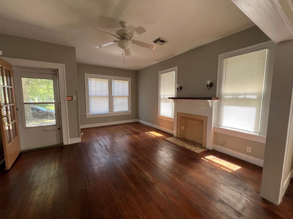 4020 Ursuline St, Galveston, TX 77550