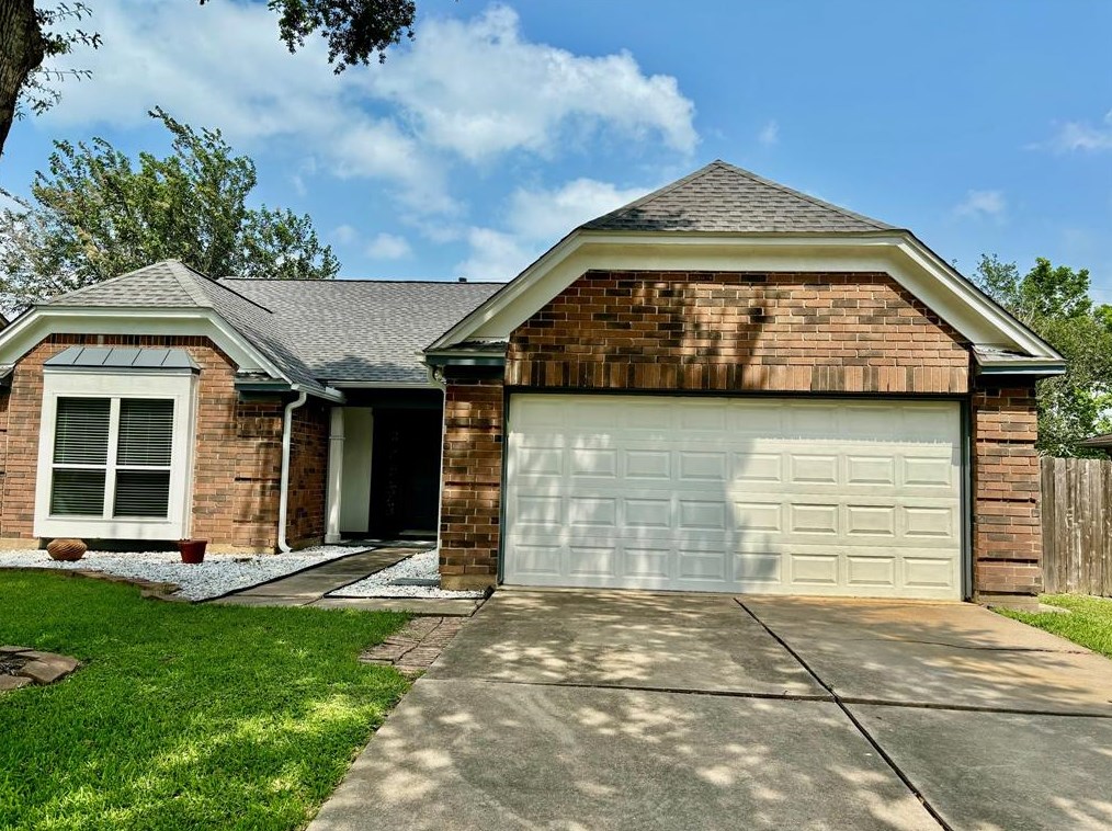 3909 Ashwood Dr, Pearland, TX 77584-9246