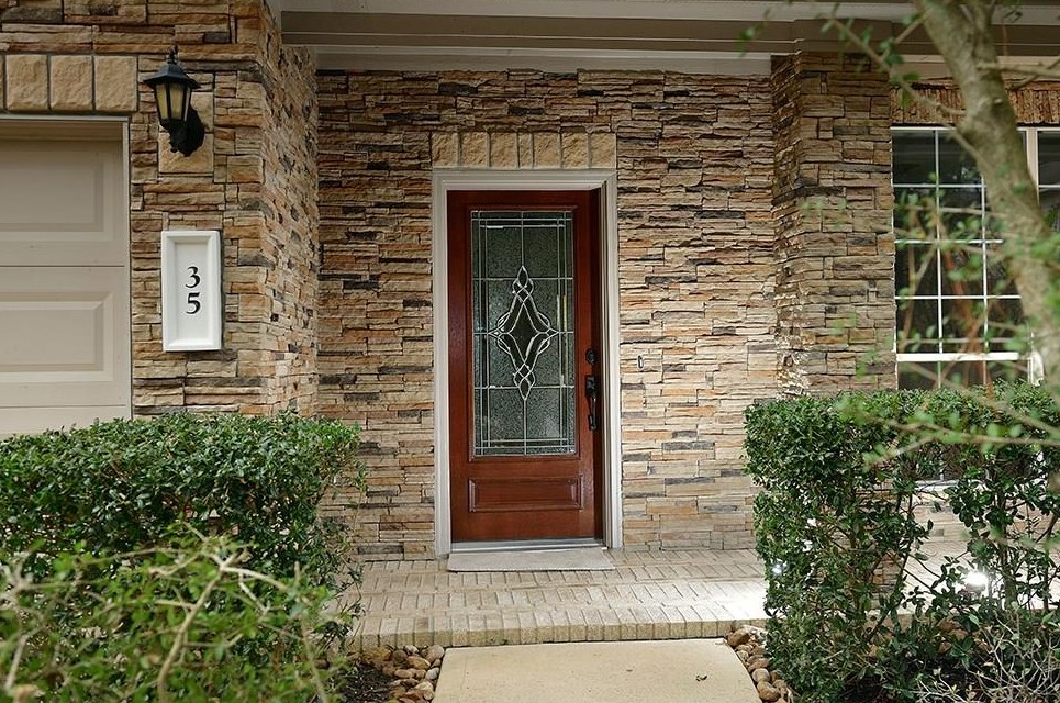 35 Ebony Oaks Pl, Spring TX  77382-1428 exterior