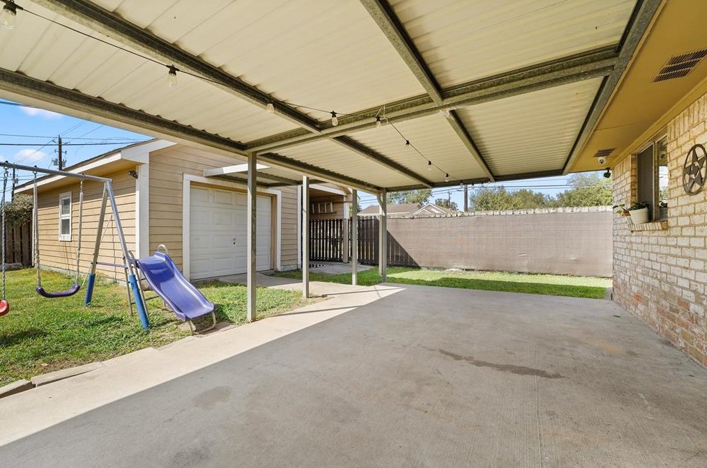 13931 Stoneshire St, Houston TX  77037-1742 exterior