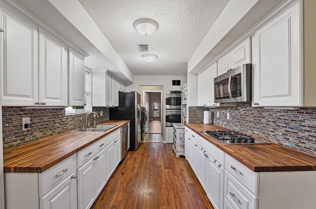 13931 Stoneshire St, Houston TX  77037-1742 exterior