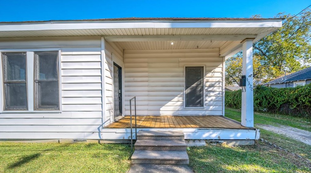 4320 Watson St, Houston TX  77009-5053 exterior