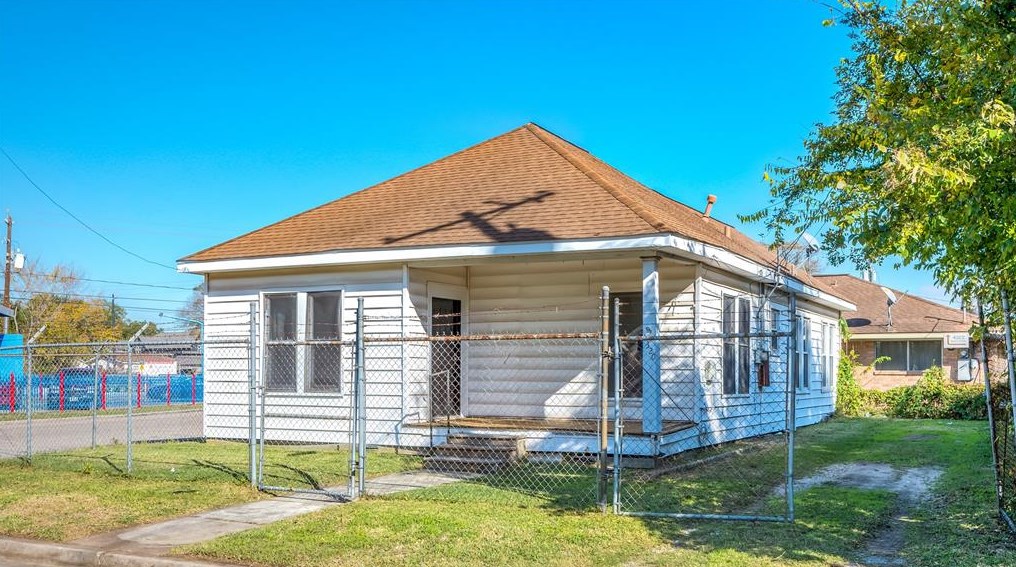 4320 Watson St, Houston, TX 77009
