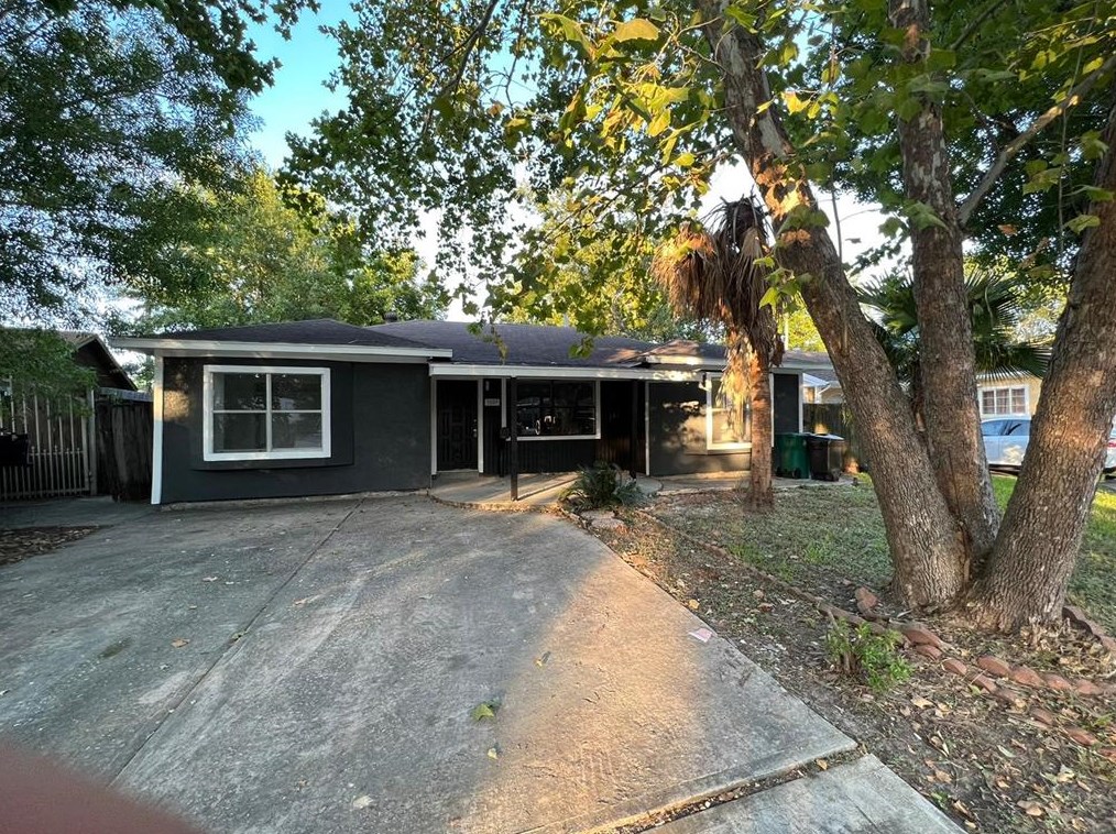 2107 Garvey Dr, Pasadena, TX 77506-2807