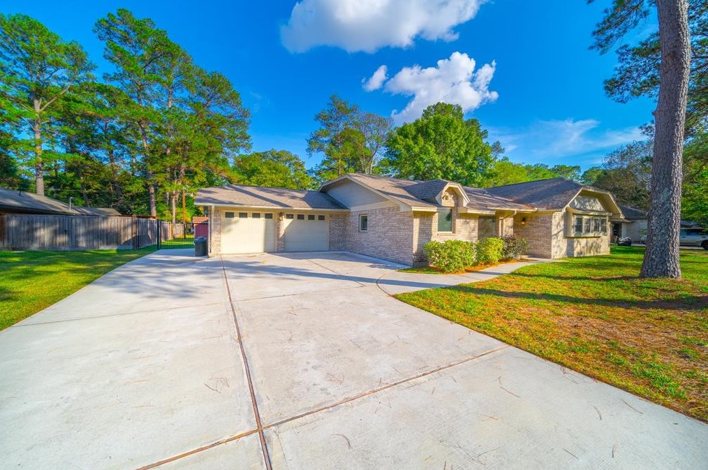 14134 Cypress Forest Dr, Houston, TX 77070-2915