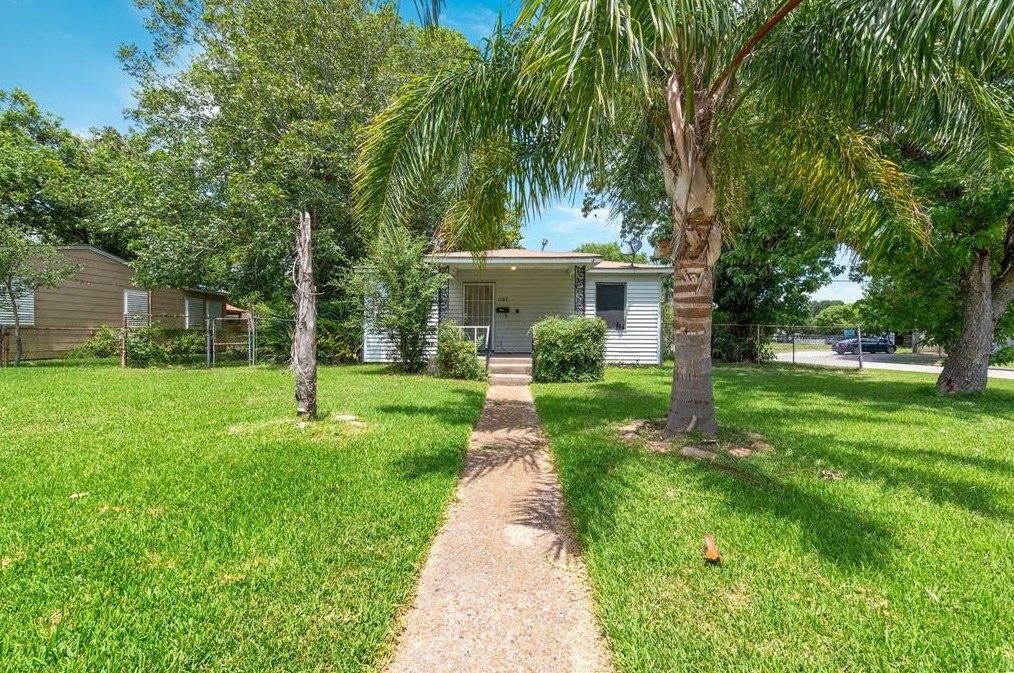 1200 8th Ave N, Texas City, TX 77590