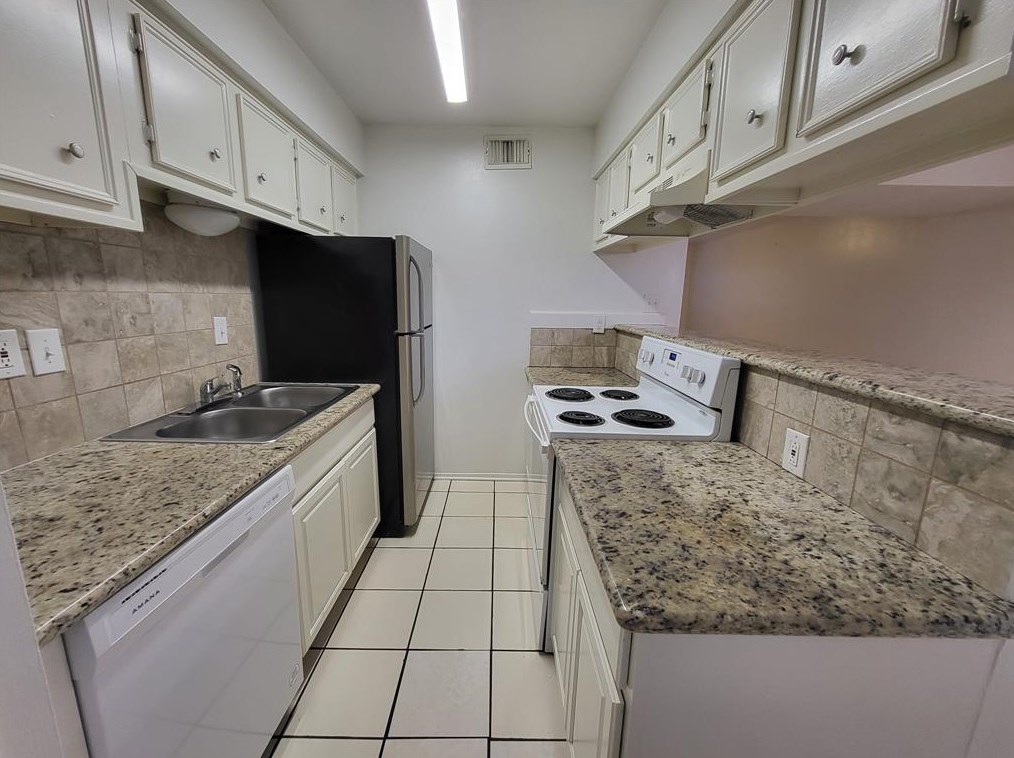 1433 Cedar Post Ln #25, Houston, TX 77055