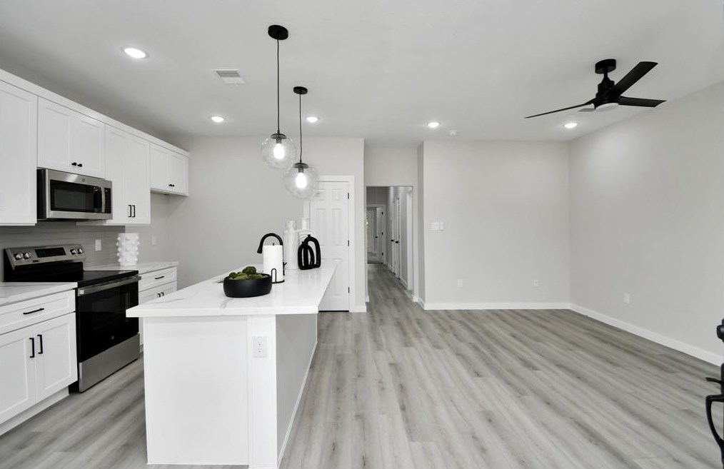 9810 Nedwald St, Houston, TX 77029-4228