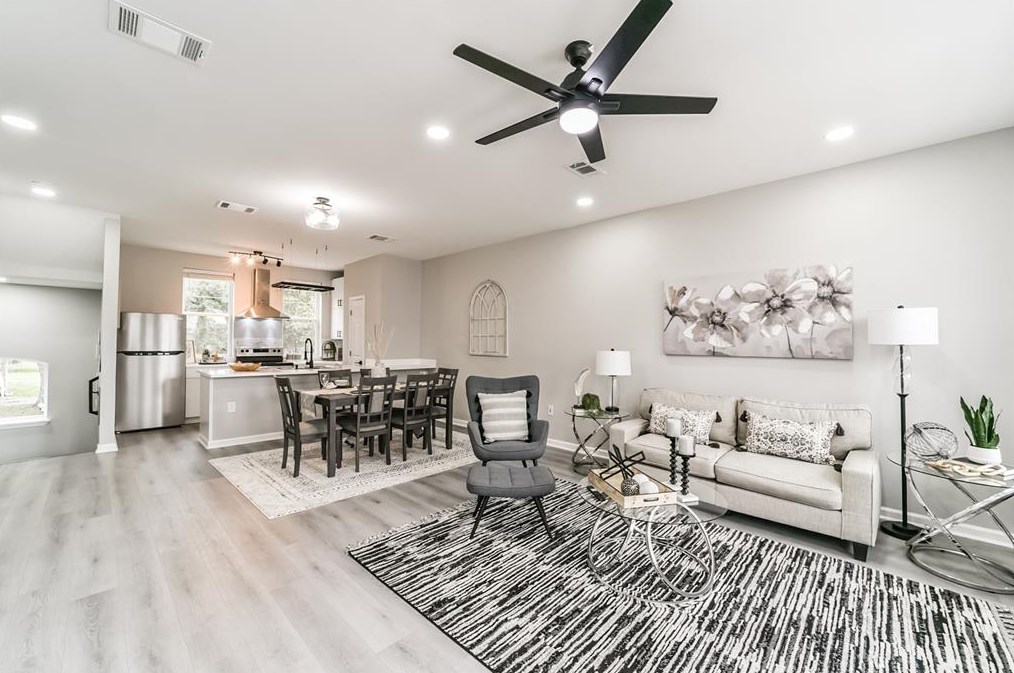 2519 Washington St #202, Waller, TX 77484