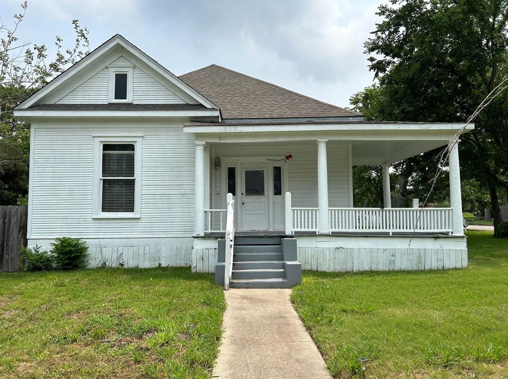 317 Elm St, White Hall, TX 77868