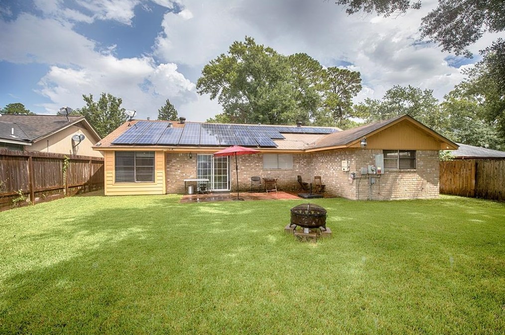 706 Autumnwood Dr, Houston TX  77013-5693 exterior