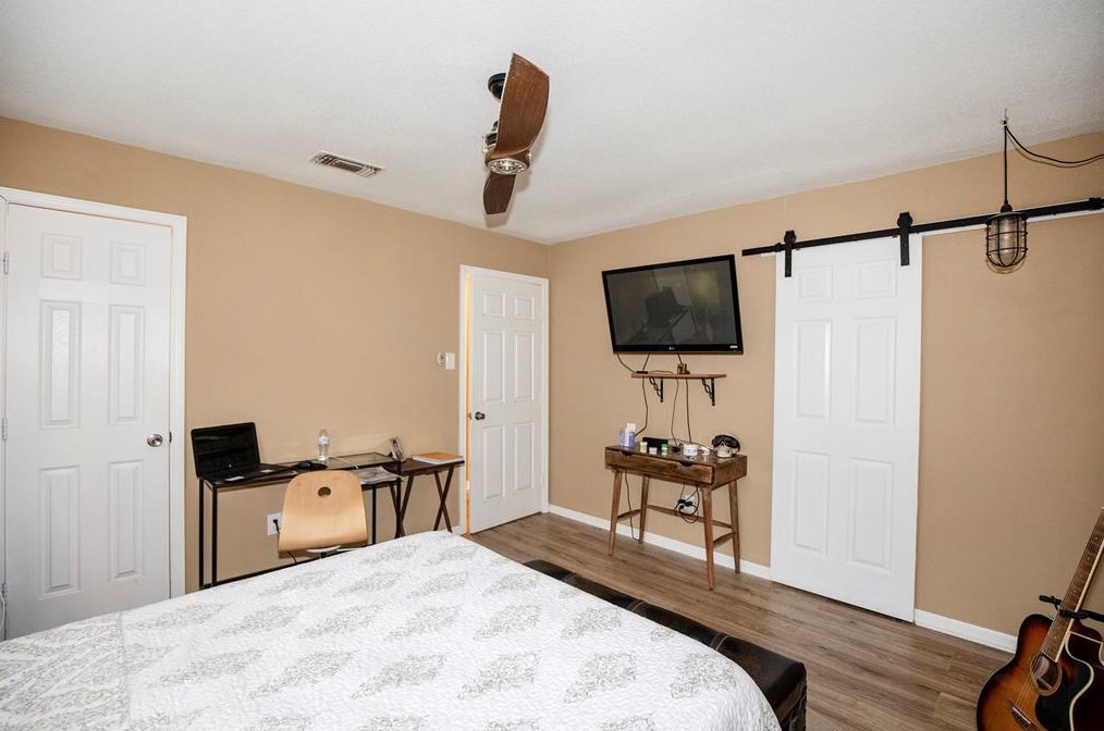 706 Autumnwood Dr, Houston TX  77013-5693 exterior