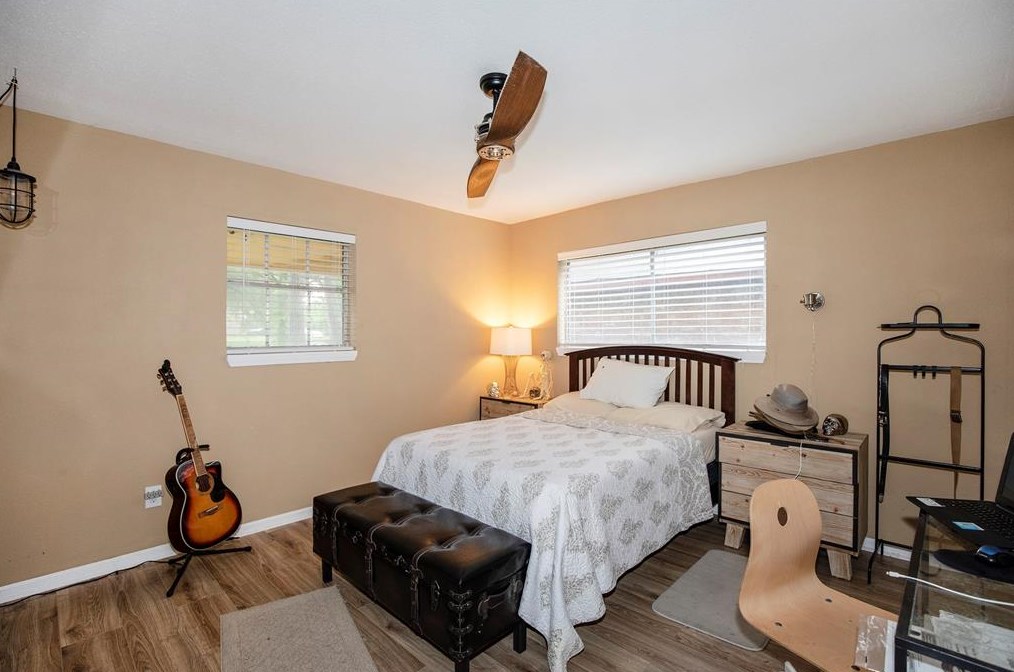 706 Autumnwood Dr, Houston TX  77013-5693 exterior