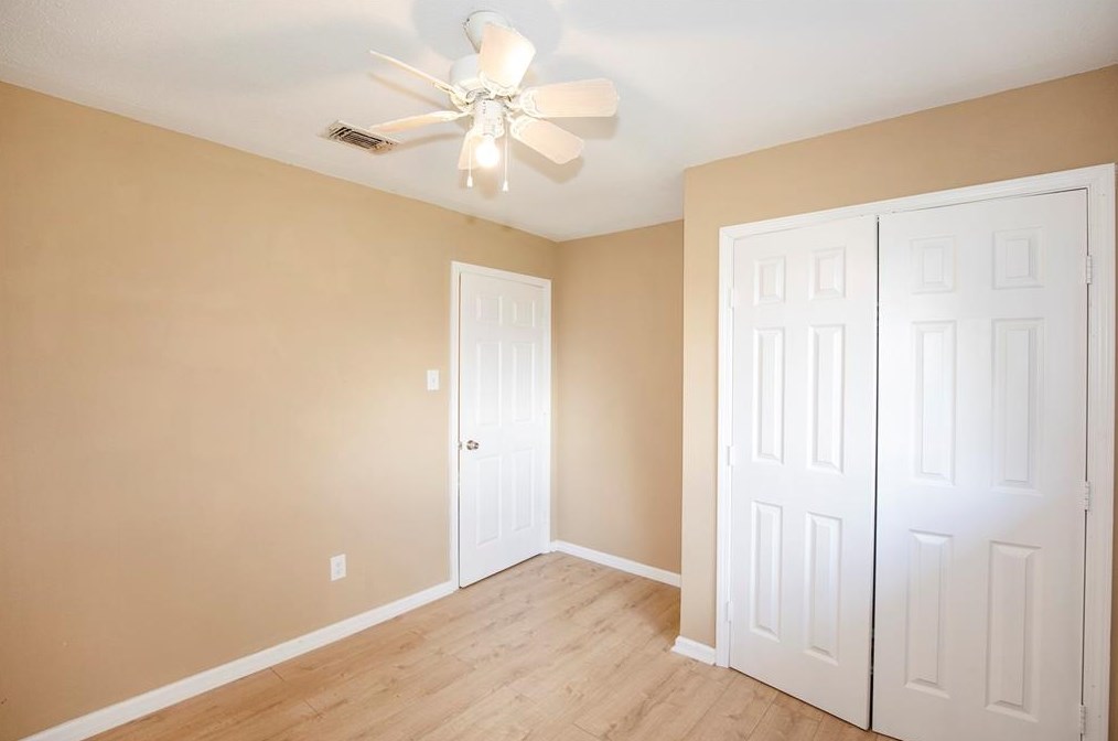 706 Autumnwood Dr, Houston TX  77013-5693 exterior