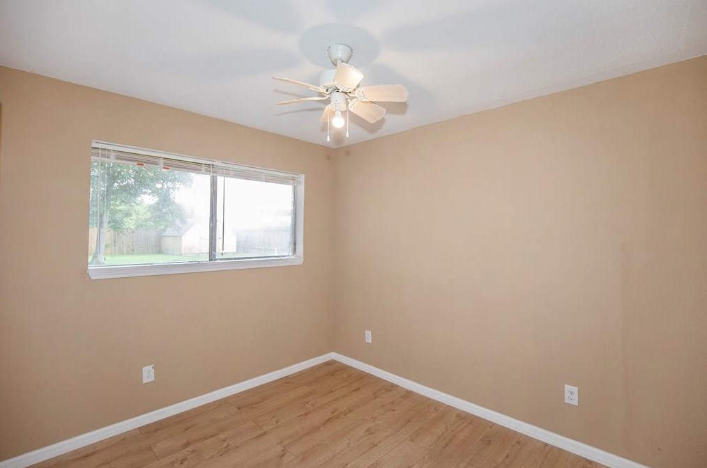 706 Autumnwood Dr, Houston TX  77013-5693 exterior