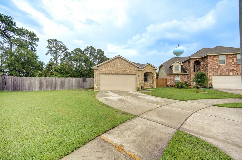 10602 Woodson Valley Dr, Houston, TX 77016-6573