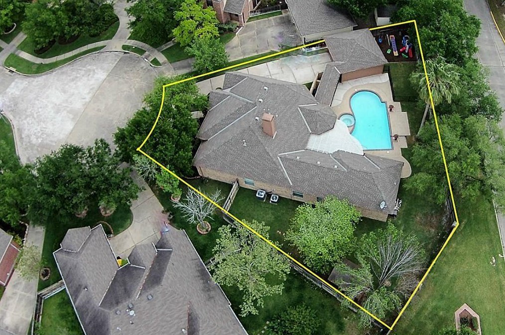 9702 Bracket Ct, Houston, TX 77065-4049