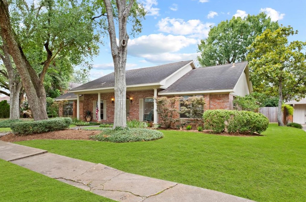 5214 Contour Pl, Houston, TX 77096-4118