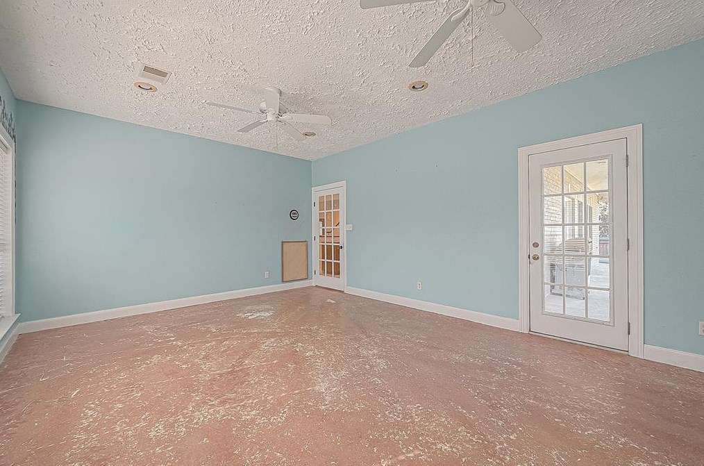 6303 Sprigg, Fulshear TX 77441-6305 exterior