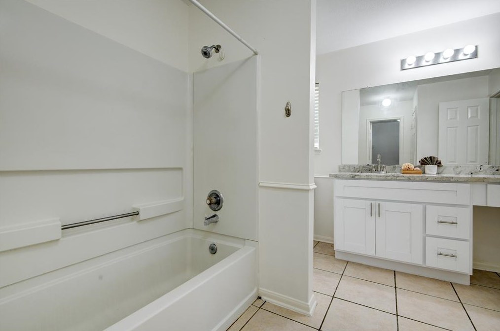 16110 Darwood Ct, Houston TX  77083-5064 exterior