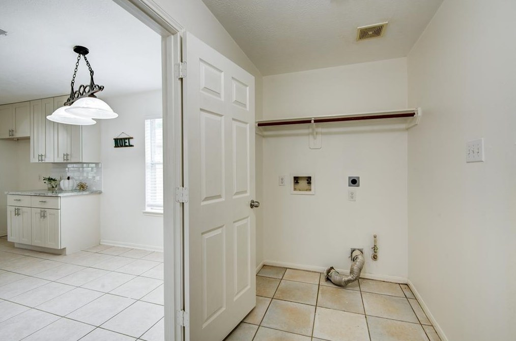 16110 Darwood Ct, Houston TX  77083-5064 exterior