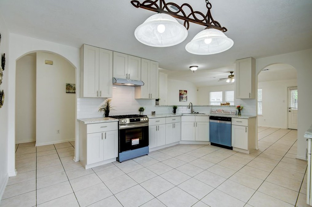 16110 Darwood Ct, Houston TX  77083-5064 exterior