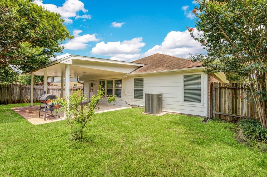 16110 Darwood Ct, Houston TX  77083-5064 exterior