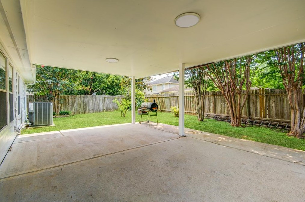 16110 Darwood Ct, Houston TX  77083-5064 exterior