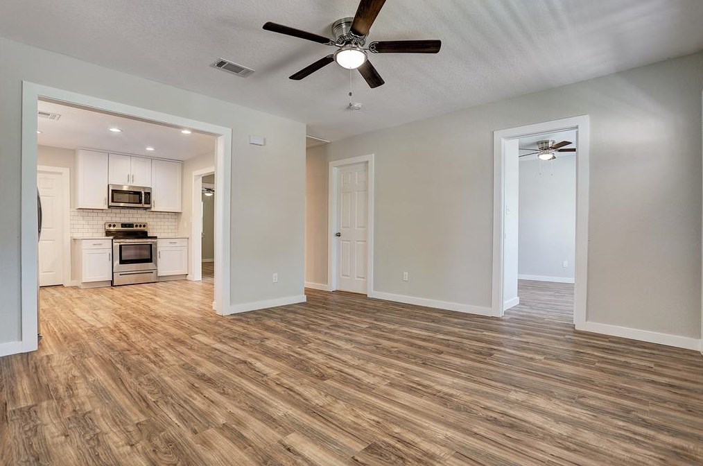 406 Live Oak St, Sugar Land, TX 77498