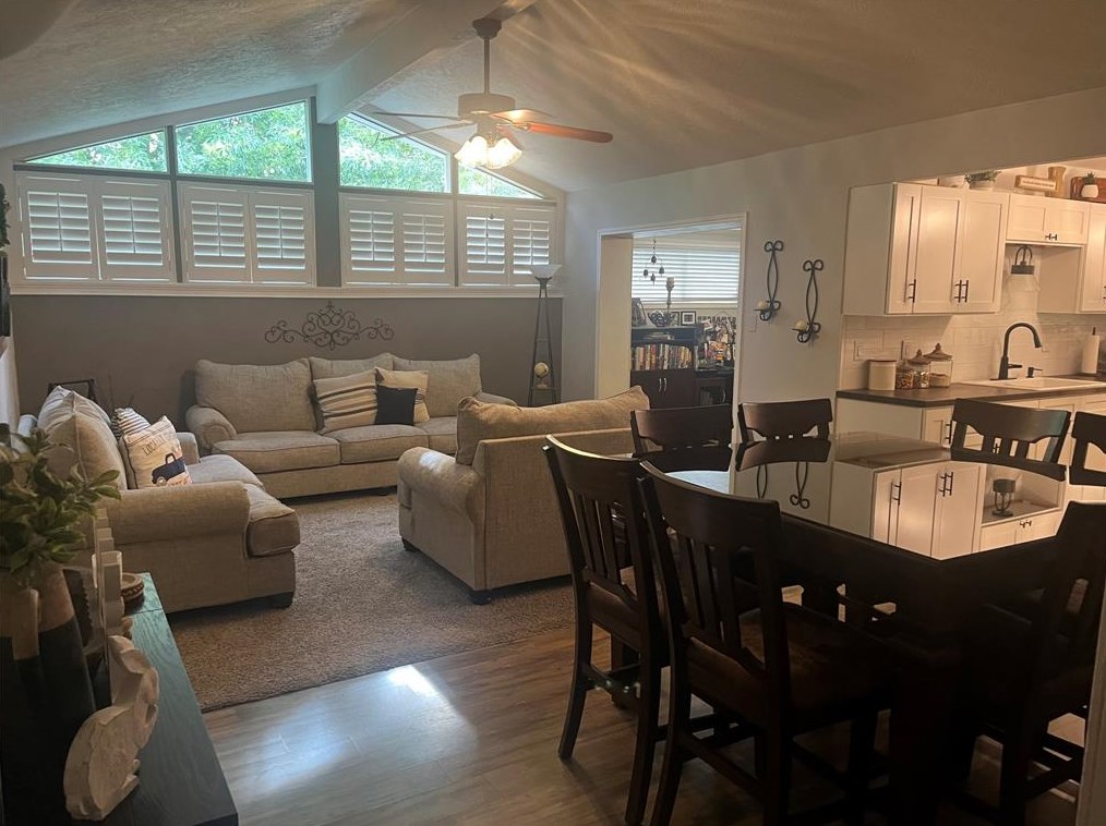 530 Rainy Meadow Ln, Houston TX  77013-5442 exterior