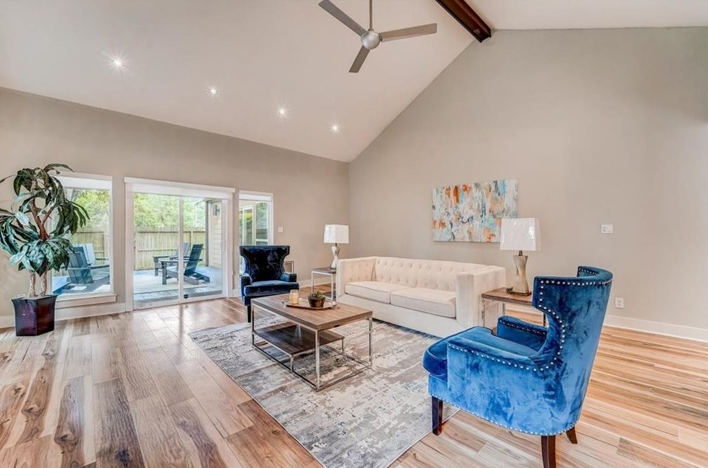1371 Beaujolais Ln, Houston, TX 77077
