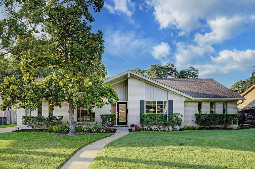 10730 Lynbrook Dr, Houston, TX 77042