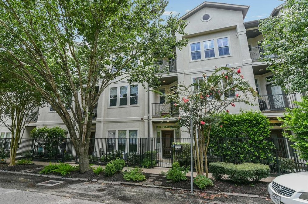 1406 Wentworth St, Houston, TX 77004-5641