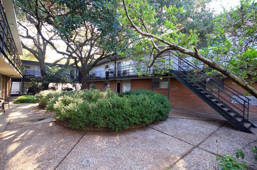 918 Heights Blvd, Houston TX  77008-6975 exterior