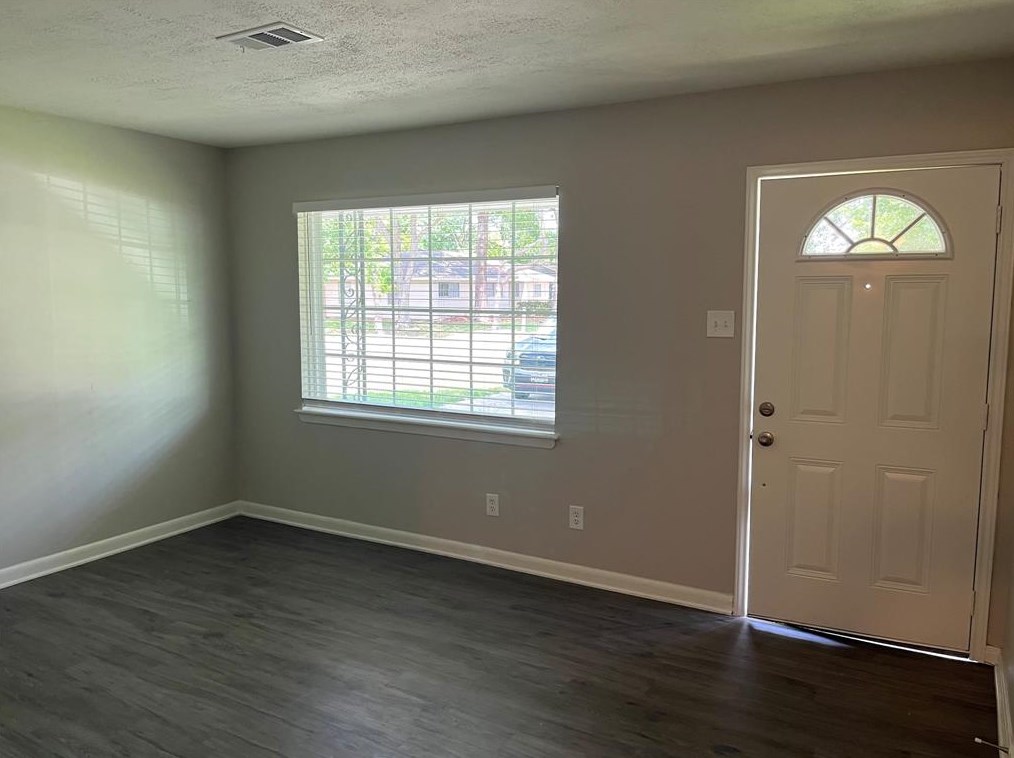 408 Bluebell St, Highlands, TX 77562
