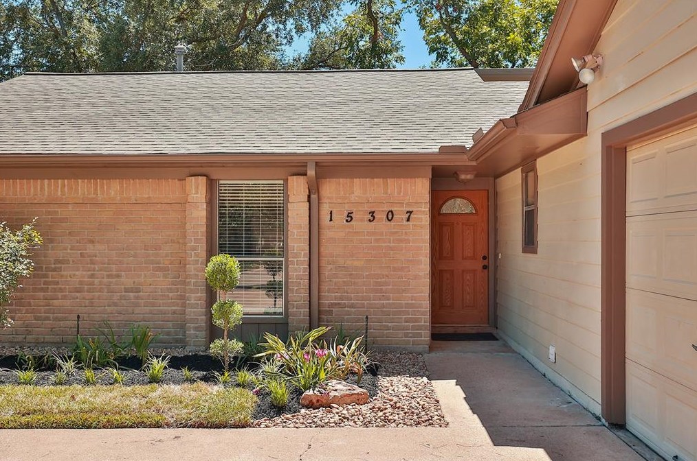 15307 Forest Trails Dr, Houston, TX 77095-1820