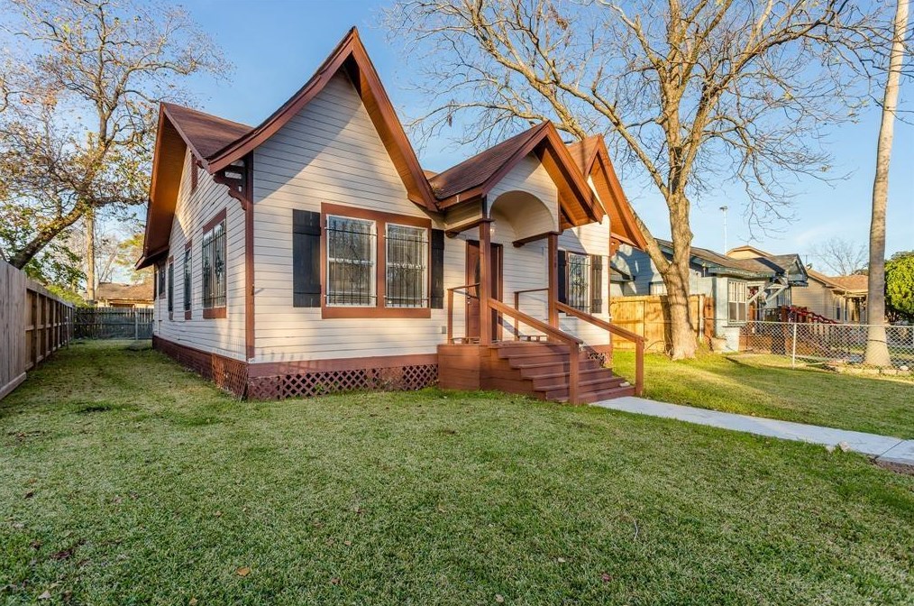 3218 Missouri St, Baytown TX  77520-5936 exterior